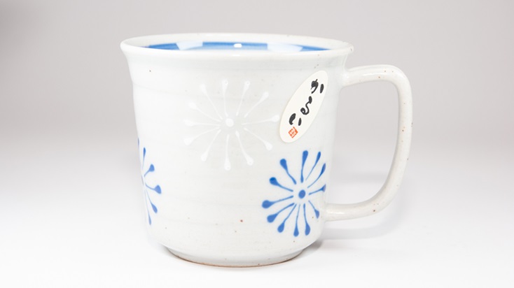 Una de nuestras tazas de cerámica japonesa, perfectas para regalar en cualquier periodo señalado del año.