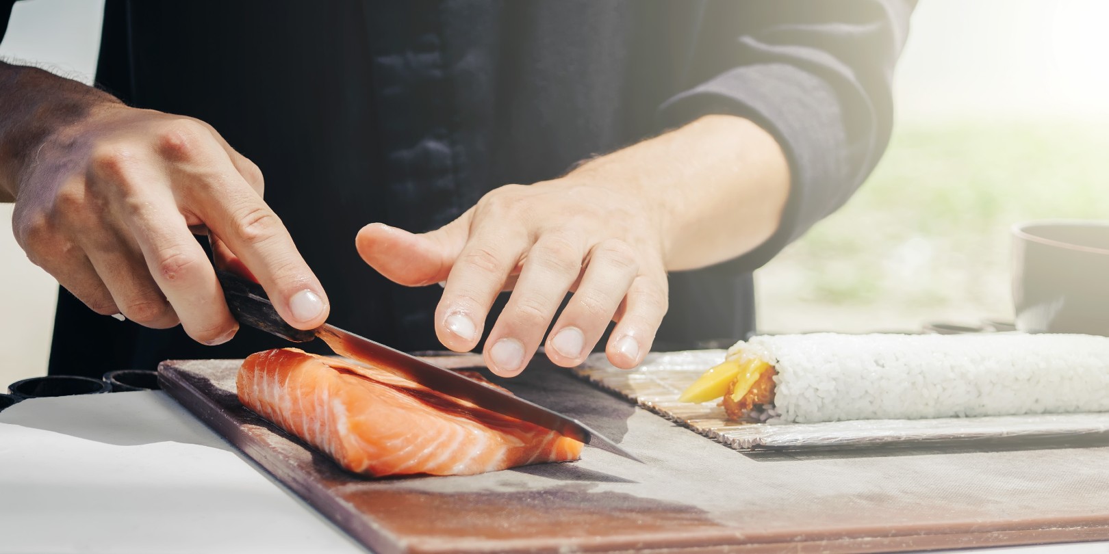 Lleva la auténtica tradición de la cocina japonesa a tu mesa gracias a nuestros cuchillos japoneses para cocinar.