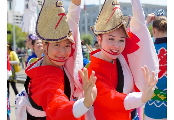 Awa Odori: el festival japonés en agosto que inspira moda