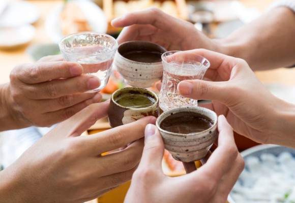Cómo beber sake: guía esencial para disfrutar la bebida más representativa de Japón